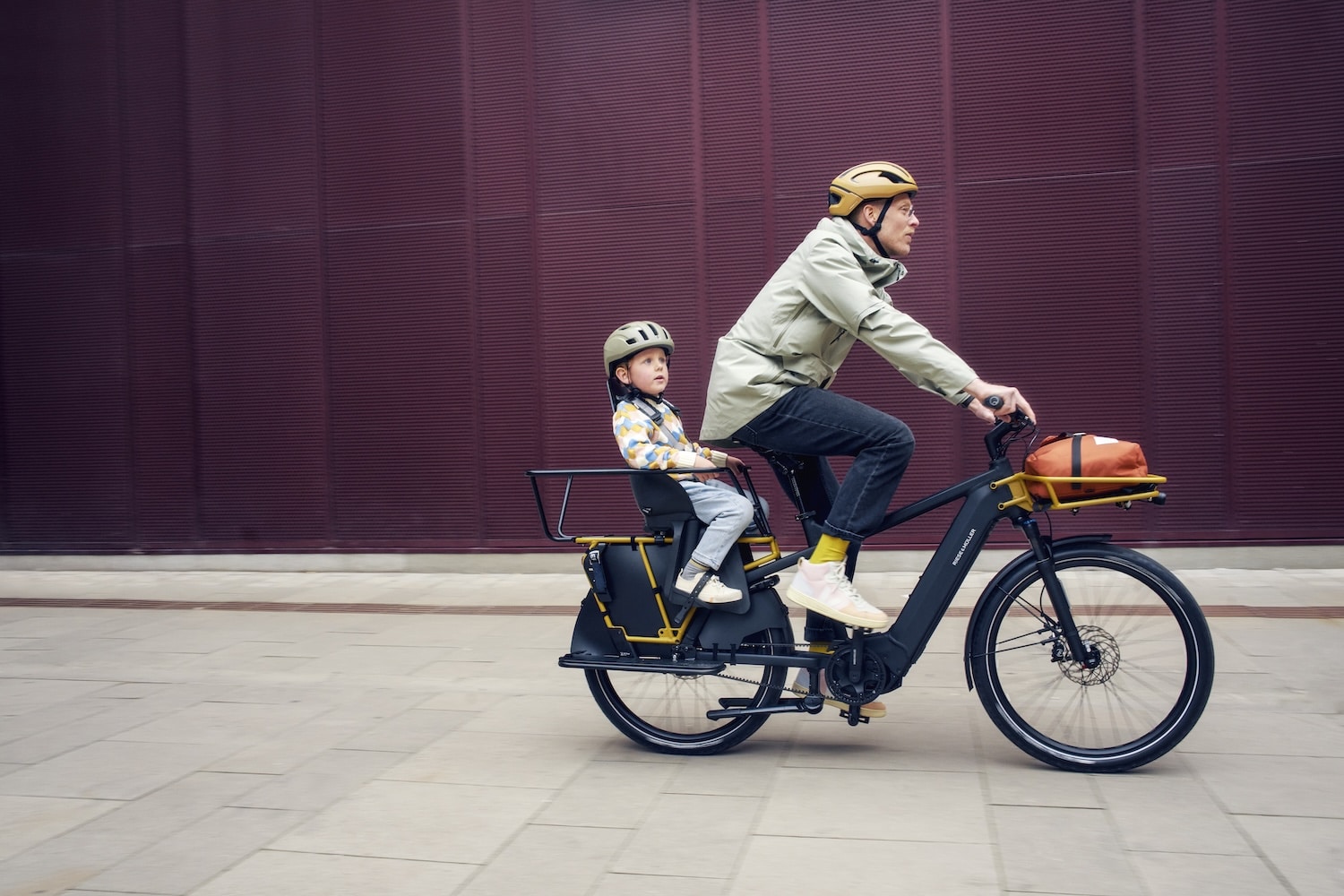 Velo_cargo_longtail_Riese_and_Muller_Multicharger2_dumoulin-bicyclettes-montreal-quebec